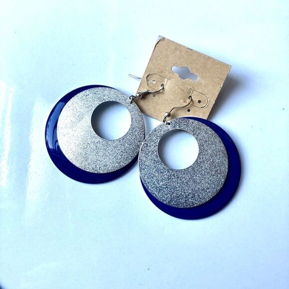 🍭6/$30 Bundle Save/ Dangle Earrings - Picture 2 of 2